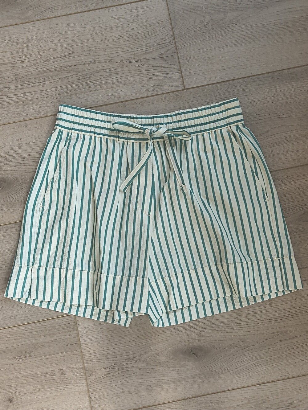 Banana Republic Factory Green And Cream Striped Shorts | Size XS